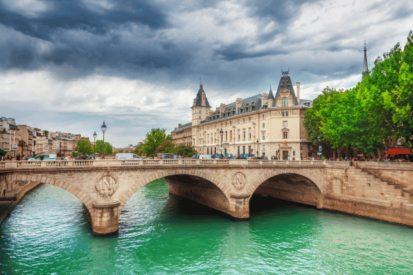 Iconic Paris Walk: A Self-Guided Tour — image 5