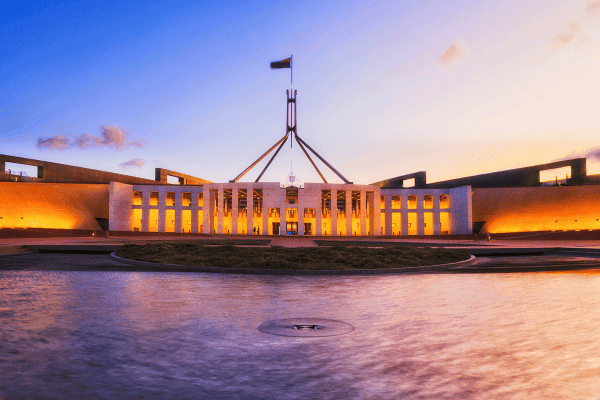 Selbstgeführter Rundgang durch Canberra: Kraft, Frieden und Geschichte