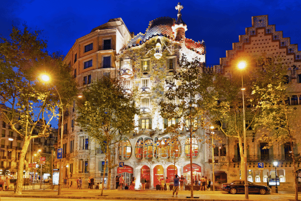 Barcelona Christmas Lights Self Guided Walking Tour — image 2
