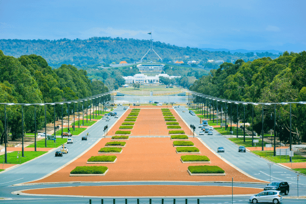 Selbstgeführter Rundgang durch Canberra: Kraft, Frieden und Geschichte — image 4