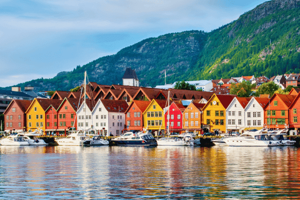 Bryggen Wharf / Telefonkiosk