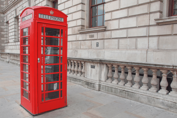 Cabina telefónica roja