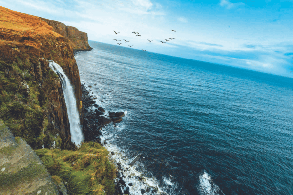Point de vue sur Kilt Rock et les chutes de Mealt