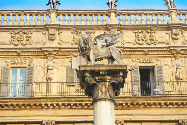 Colonna di San Marco; Palazzo Maffei ; Mazzaniti house
