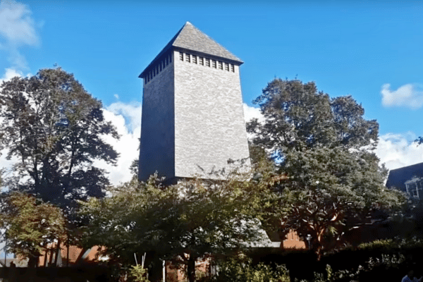 Addleshaw Tower und Godstall Lane