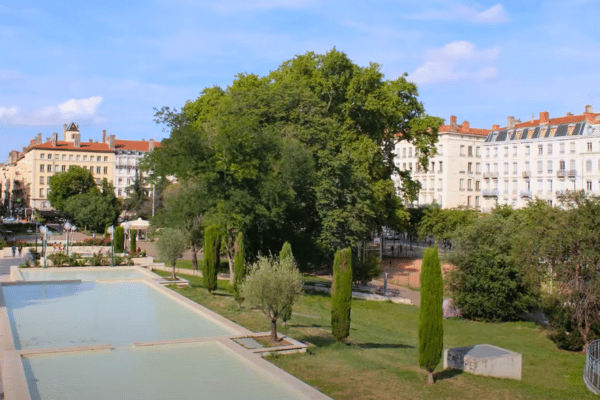 Place Carnot – Monument to the Dead (WWI & WWII Memorial)