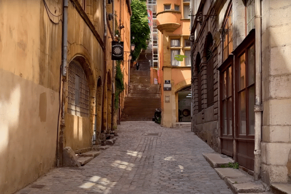 Rue de la Loge – A Short Walk Through Time