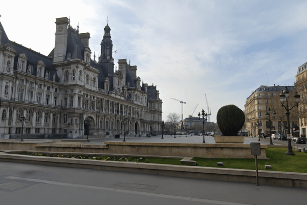 Parvis De L’hôtel De Ville