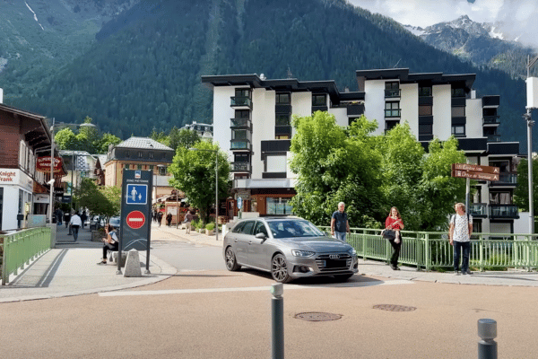 Avenue De L’aiguille Du Midi Bridge