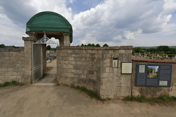 Auvers-Sur-Oise Cemetery