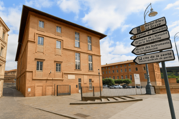 Hôtel-Dieu Saint-Jacques (Unesco World Heritage Site)