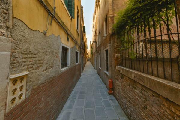 Sotoportego dei Priti