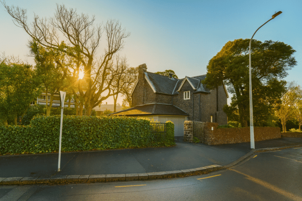 Kinder House