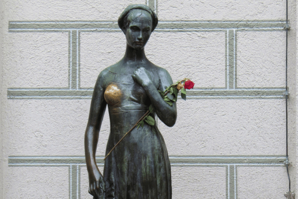 Estatua de Julieta Capuleto / Heilig Geist