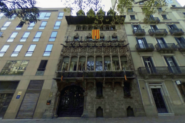 Palau del Baró de Quadras / Casa Comalat