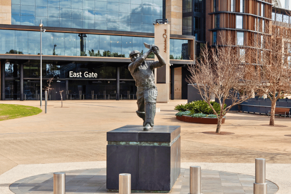  Sir Donald Bradman Statue