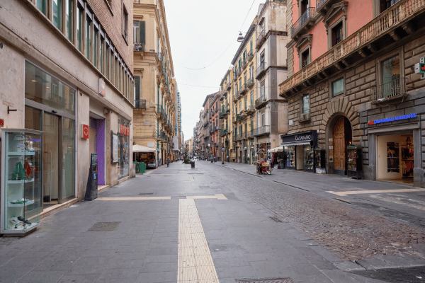 La calle que dio forma a Nápoles  